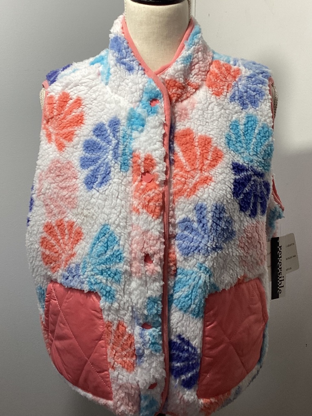 NWT ONQUE CASUAL MEDIUM REVERSIBLE SHERPA VEST SEASHELL BRUSHSTROKES CORAL BLUE